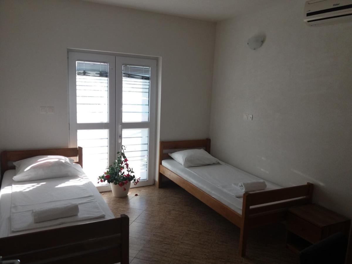 4 Bedroom Apartment In Tisno Esterno foto